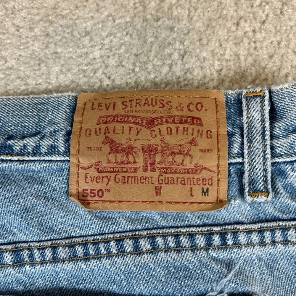 Vintage Levis 550 Relaxed Fit Jeans Mens 36x30 Light Wash Blue Tapered Leg Denim